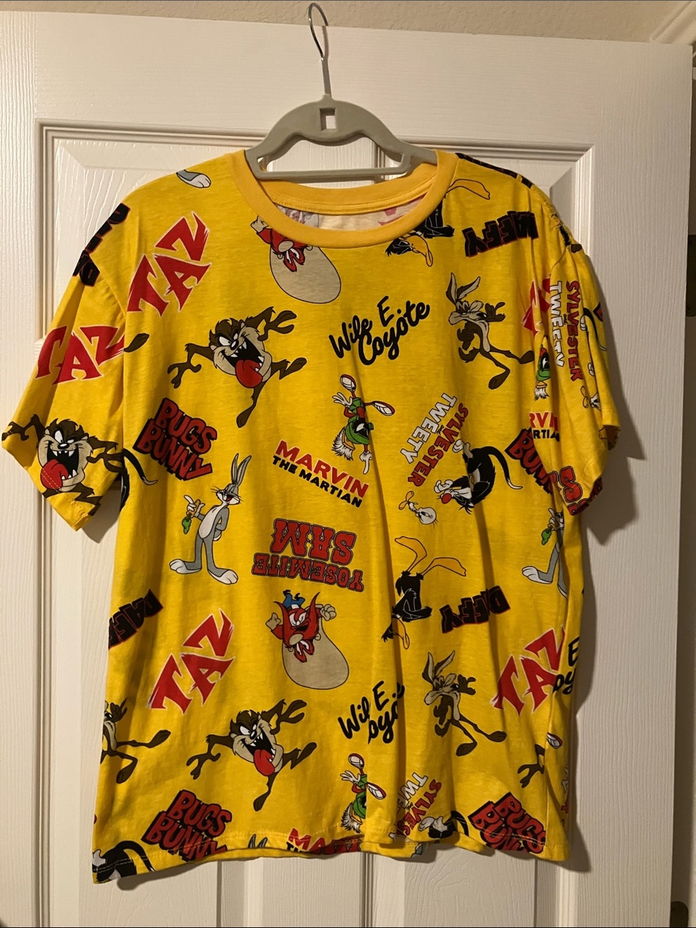 Warner Bros. Looney Tunes Yellow Graphic Tee - Size Large